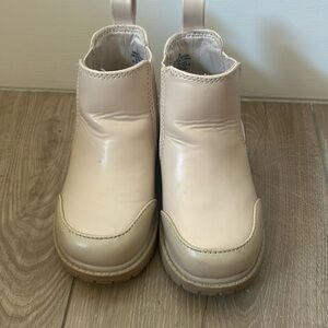 Toddler Booties beige size 6